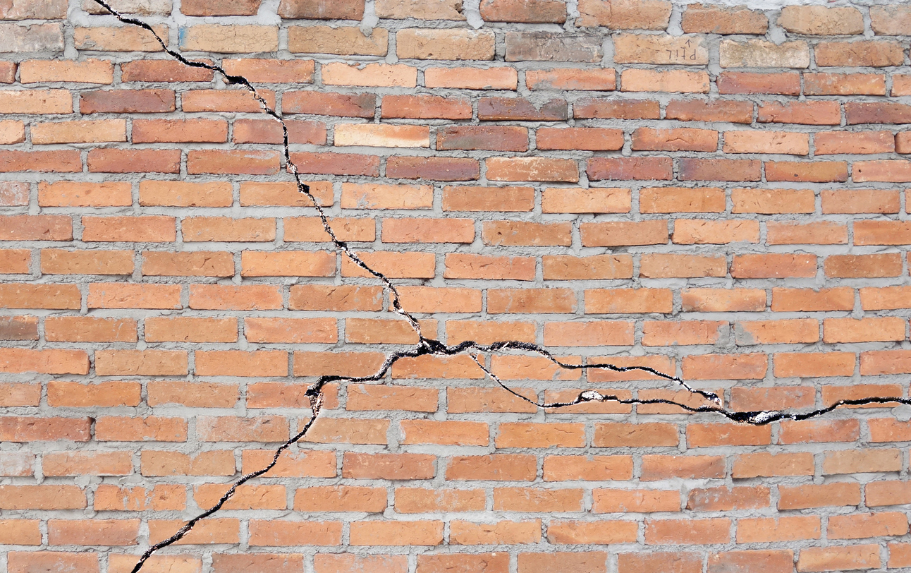 cracked_wall